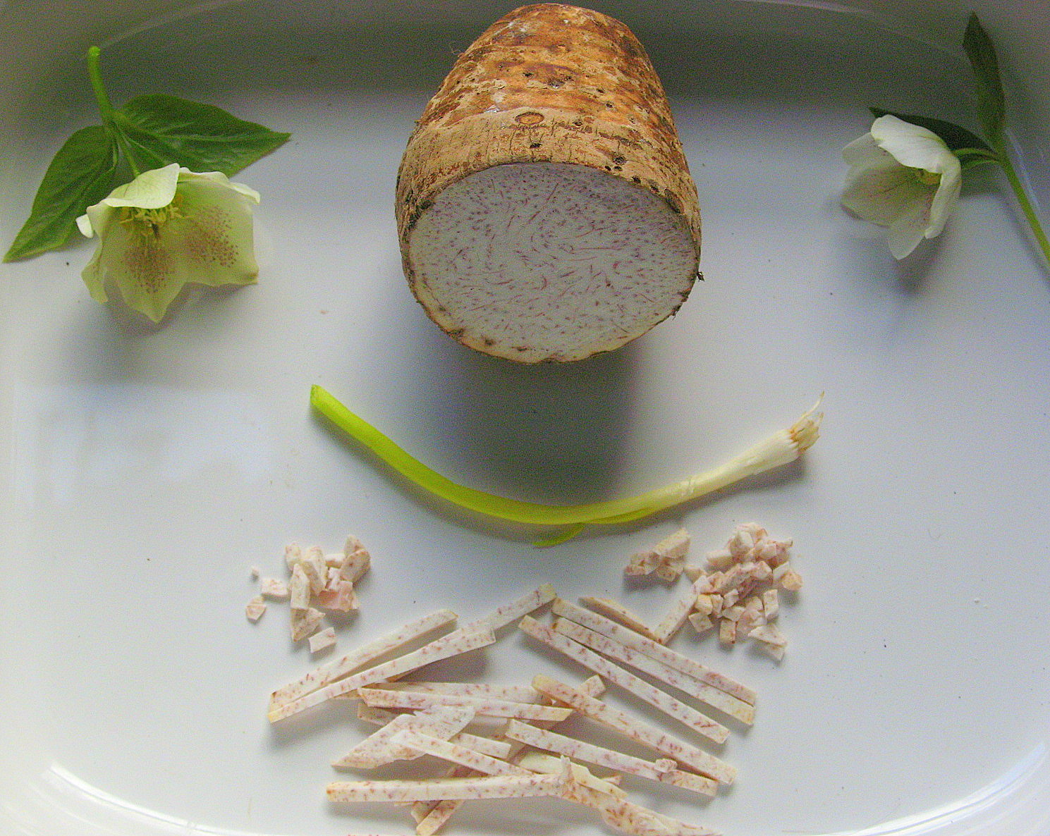  Taro Cakes with Shiitakes,Ham, and Scallions