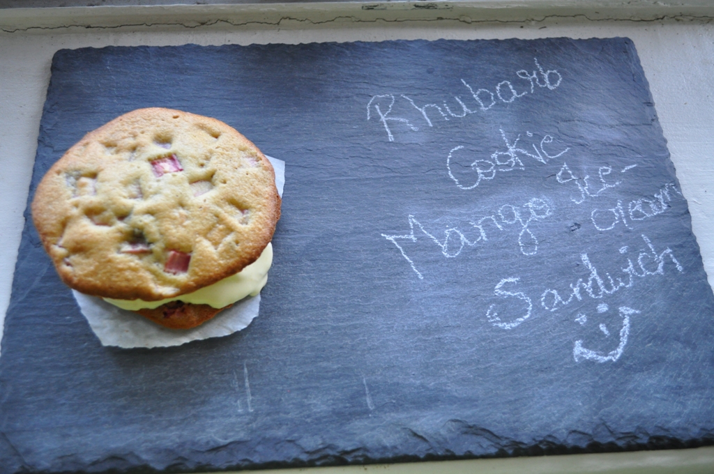 Mango Ice cream and Rhubarb cookie Sandwich
