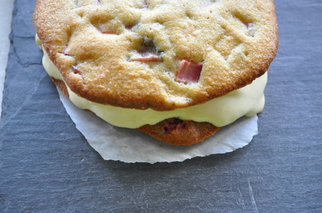 Mango Ice cream and Rhubarb cookie Sandwich