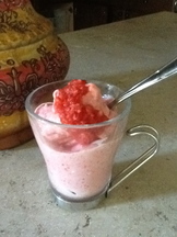 Strawberry frozen yogurt in one minute flat