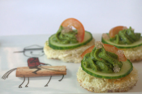 Avocado, goat cheese & mint spread