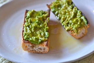 Pan con Tomate con Aguacate