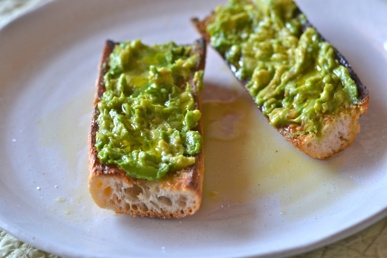 Pan con Tomate con Aguacate