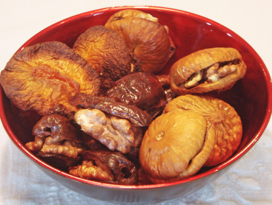 Cosy Wrapped Walnuts in Dry Fruits