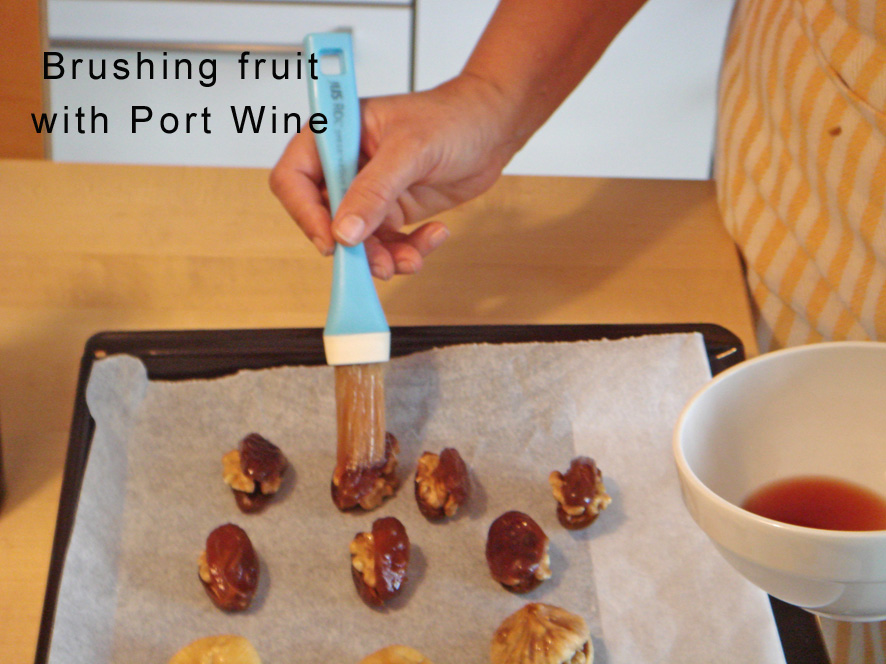 Cosy Wrapped Walnuts in Dry Fruits