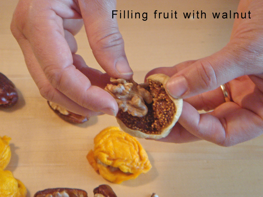 Cosy Wrapped Walnuts in Dry Fruits