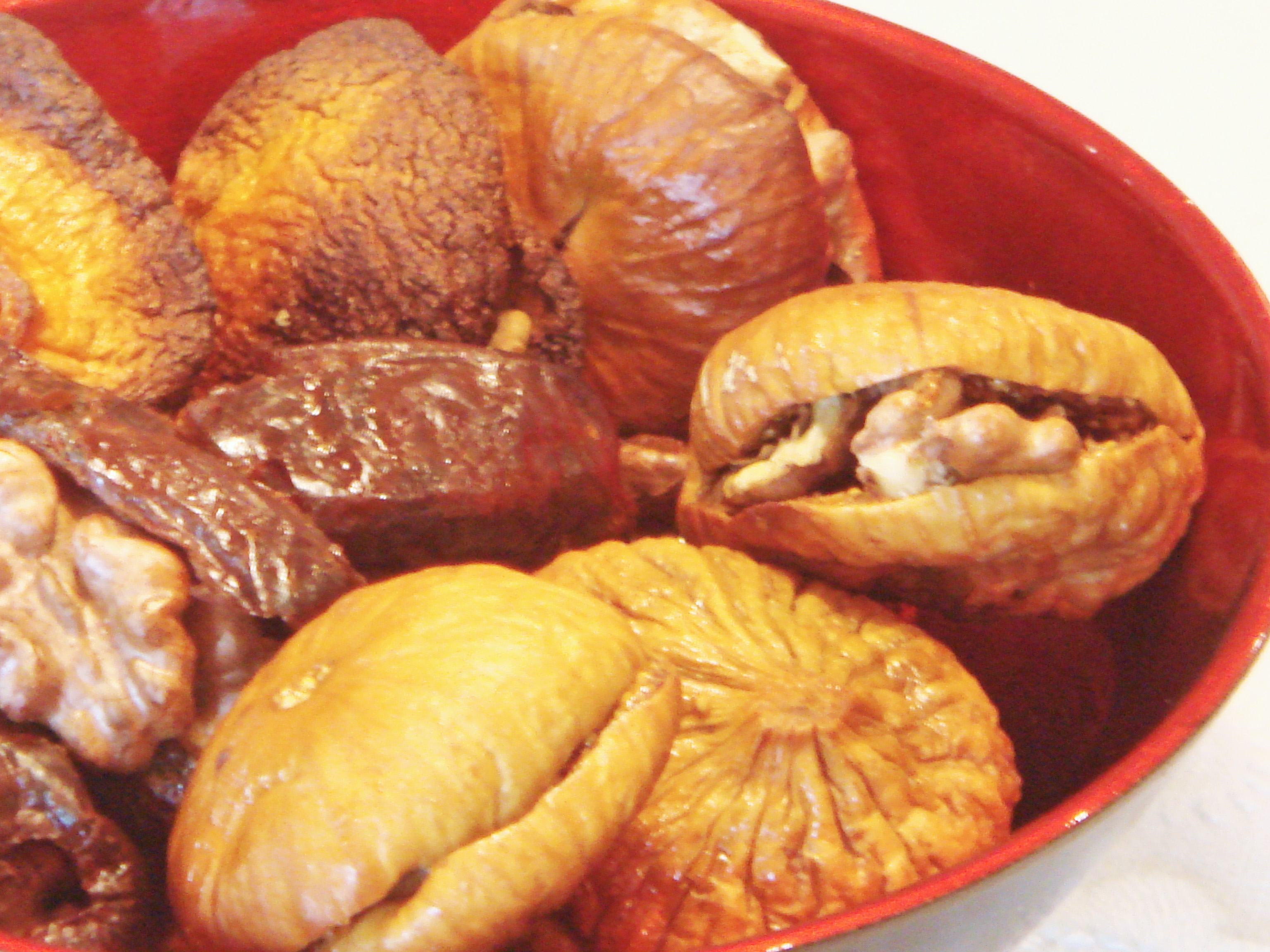 Cosy Wrapped Walnuts in Dry Fruits