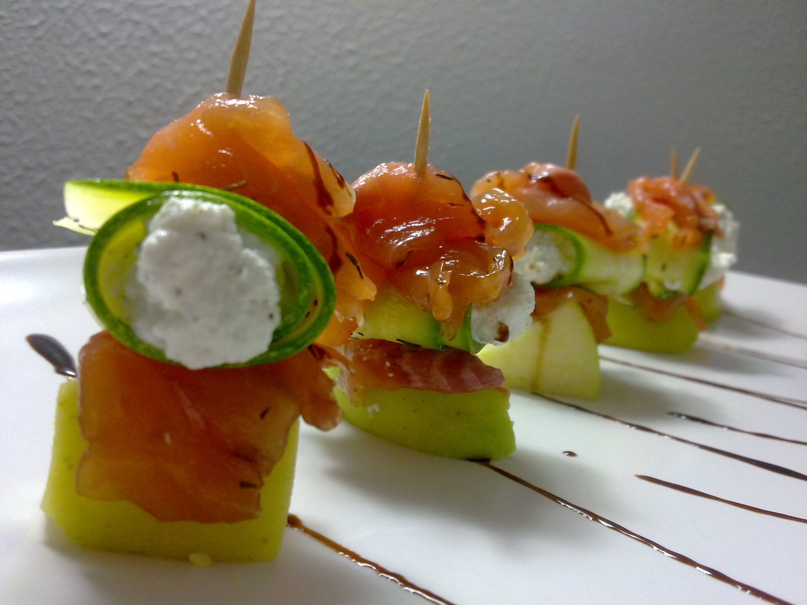 Pinchos trout, zucchini with ricotta cheese and mint and ginger apple