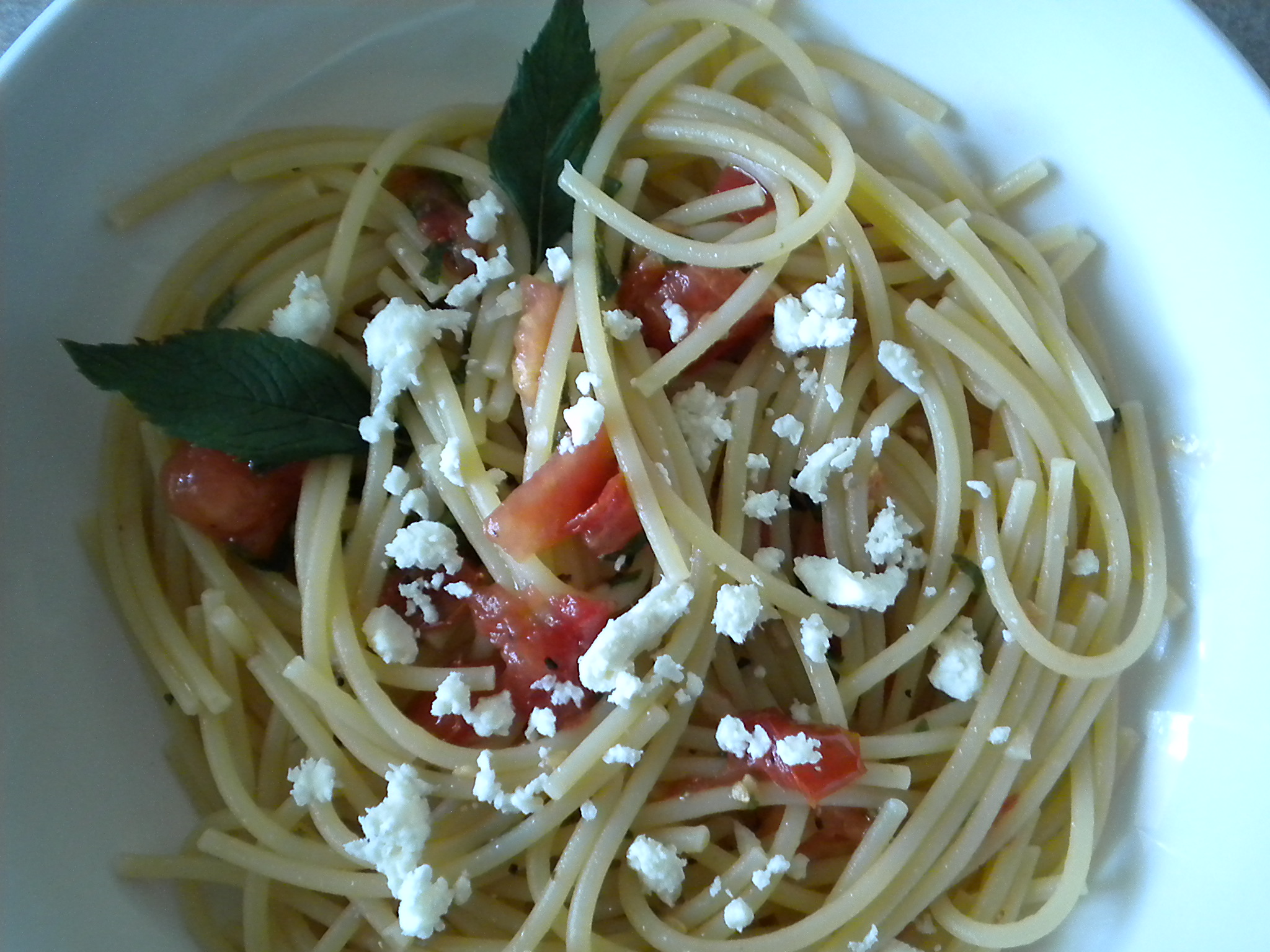 Marinated Tomatoes and Mint Over Pasta
