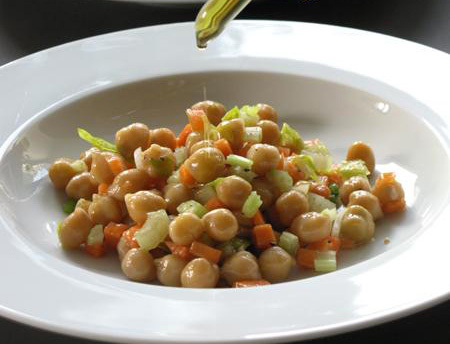 Chickpea or Black-eye Bean Salad with Tuna