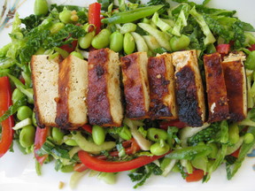 Spicy_tofu_with_asian_slaw