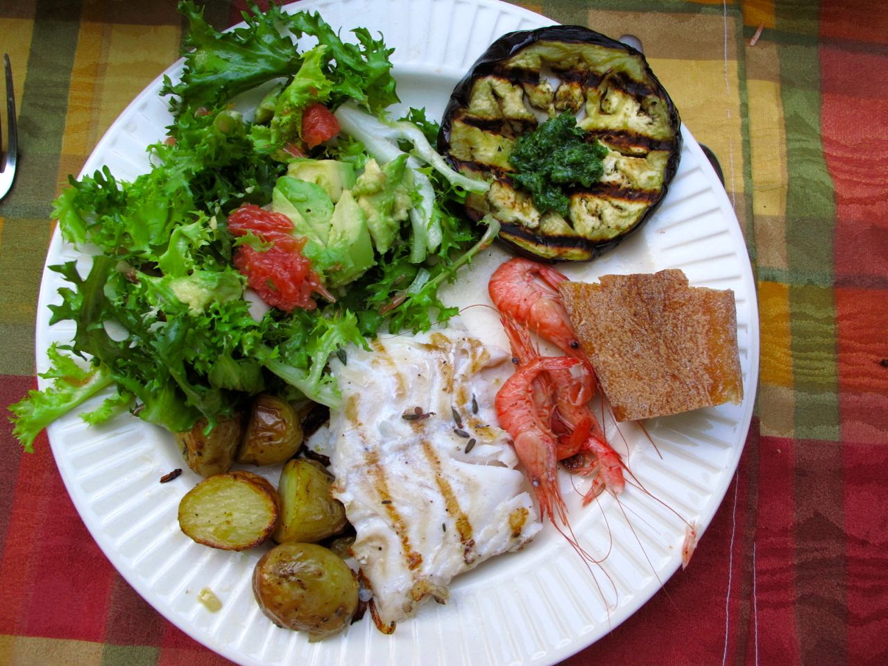 SUMMER HOUSE SALAD: ESCAROLE WITH AVOCADO AND GRAPEFRUIT