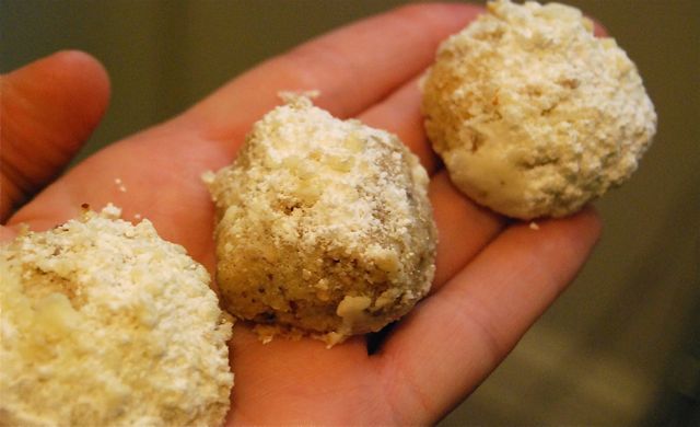 Mom's Pecan Butter Cookies