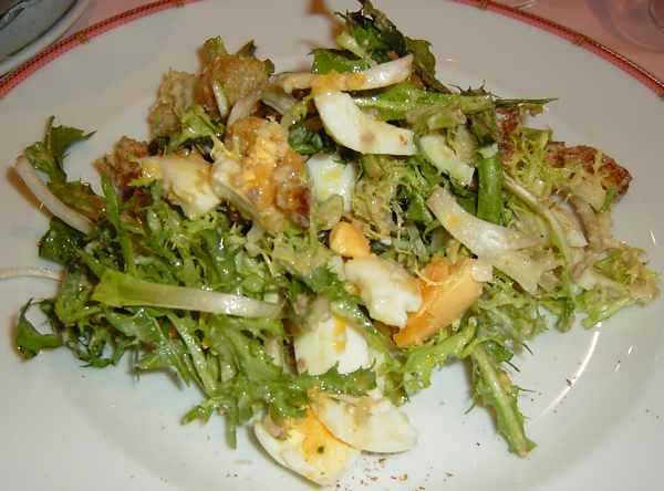 Salade aux Lardons (aka Traditional Lyonnaise Salad)