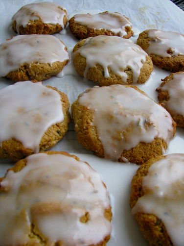 Lavender Vanilla Bean Scones with Vanilla Bean Glaze