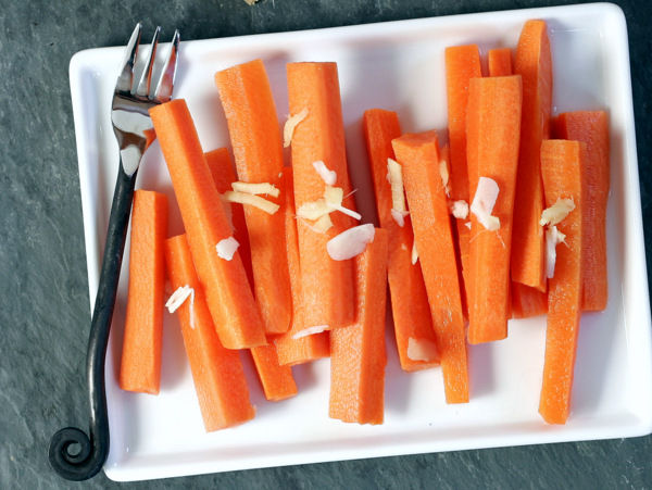 Ginger Garlic Pickled Carrots