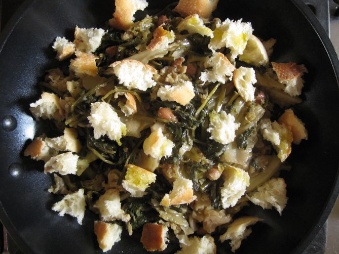 Reheated Minestra with Olive Oil and Stale Bread