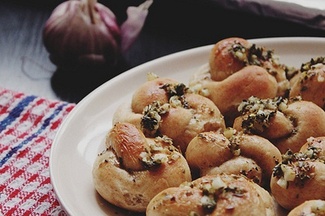 The Softest Garlic Knots Ever 