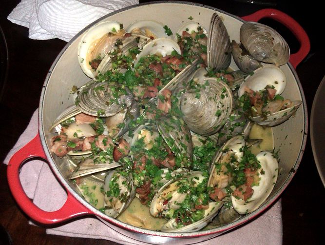 Dos XX Steamed Little Necks w/ Double Smoked Bacon, Garlic & Chilies