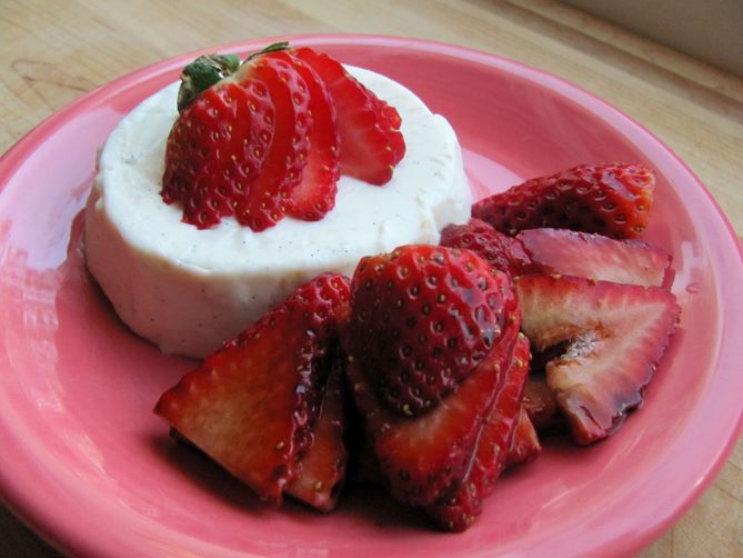 Vanilla Bean Panna Cotta with Balsamic Glazed Strawberries