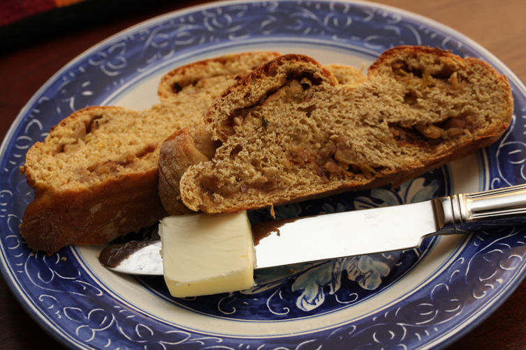 Challah Fame with Apple and Leek