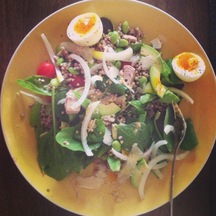 Salad with buckwheat and tuna with hummusy-mustardy dressing