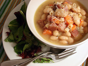 White_bean_garlic_soup