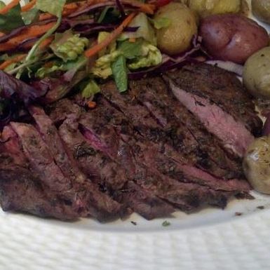 Garlic_and_herb_marinated_flat_iron_steak