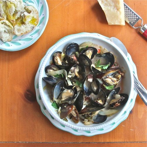 Steamed Mussels in White Wine with Fennel