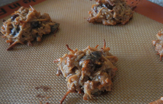 Cracklin' Coconut Cherry Macaroons