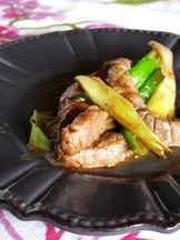 Beef jumped with spring onions