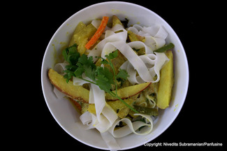 Avial stew with Banh pho noodles