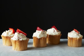 05-28-13-strawberry-cupcakes-002