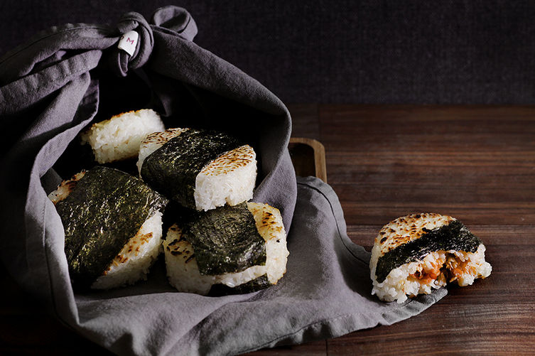spicy smoked salmon onigiri / rice balls