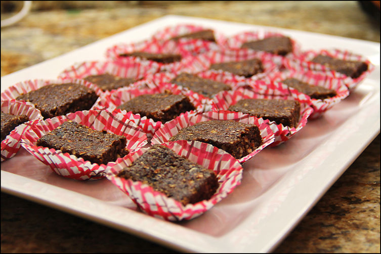 Healthy RAW (No-Bake) Brownie Bites