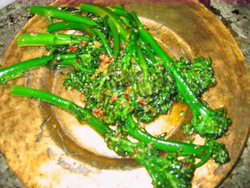 Italian Broccoli w/ olive oil, garlic, lemon & chile flakes