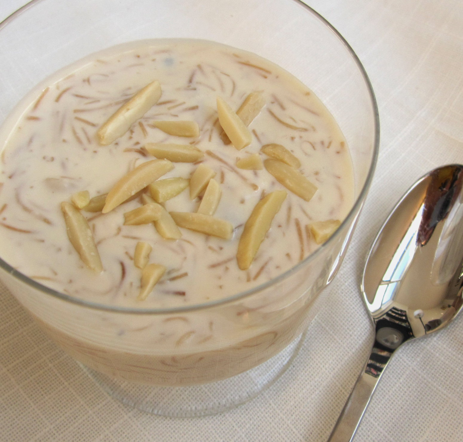 Vermicelli Pudding with Almonds, Sultanas and Cardamom