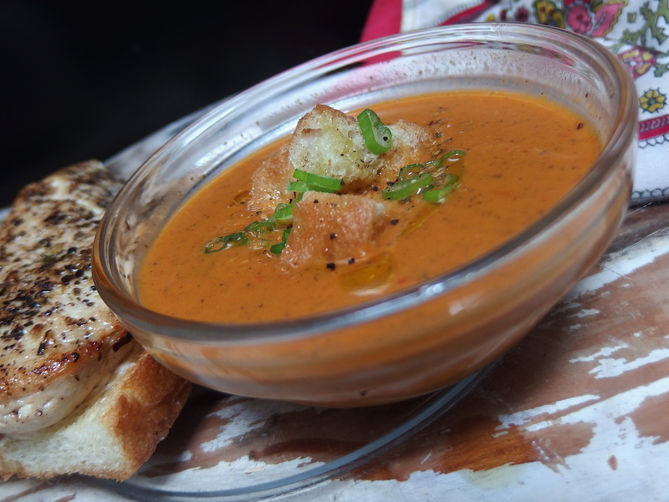 Simple Spicy Tomato Soup