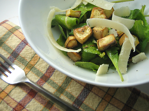 Arugula salad with sweet potato croutons