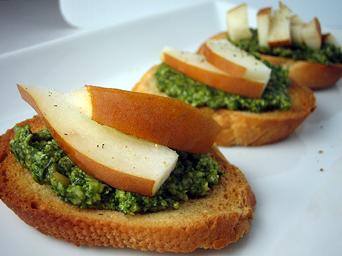 Pear and pesto crostini