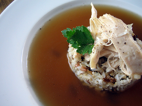 Ginger-scented chicken broth