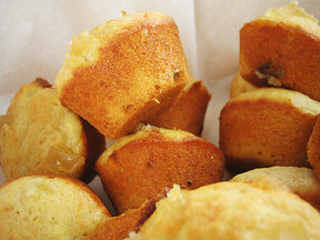 Banana Toffee-Chip Mini Muffins 