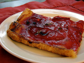 Rustic_plum_tart_with_parmesan_and_black_pepper_crust