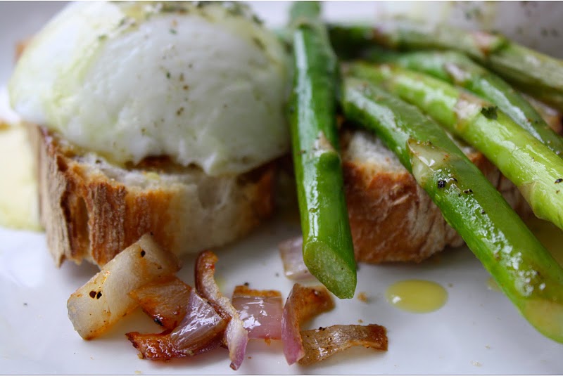 French Bread Eggs Benedict with Asparagus