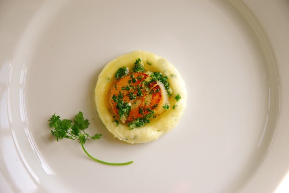Scallops_with_maitre_d_butter