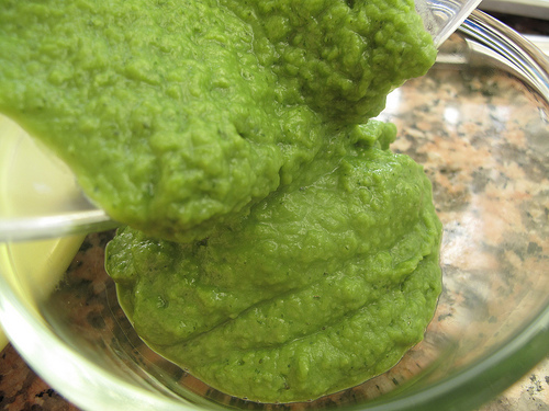 Minty spring pea puree