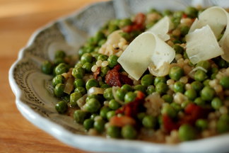 Israeli_couscous_with_peas2