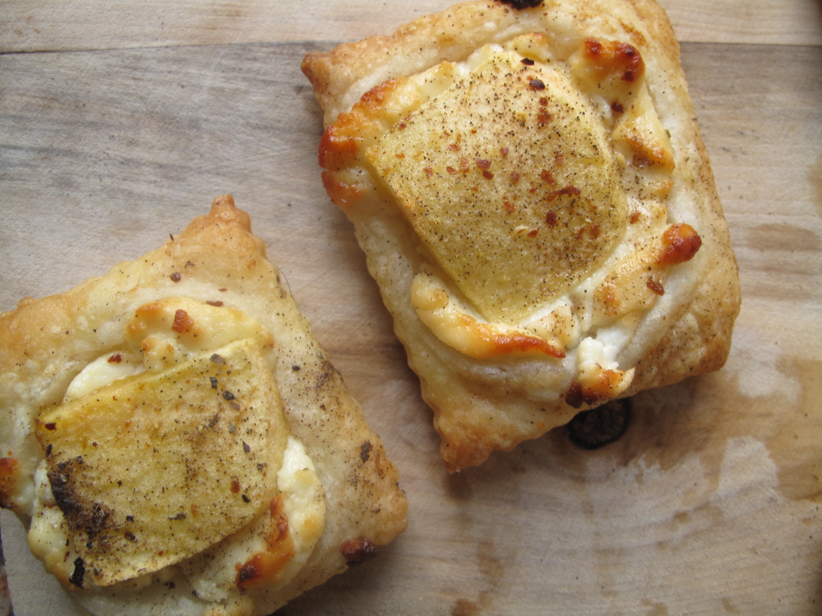 Apple Chevre Pizza Bites