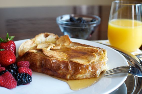 Overnight Apple-cinnamon French Toast