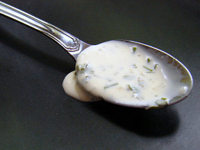 Buttermilk_herb_dressing_2